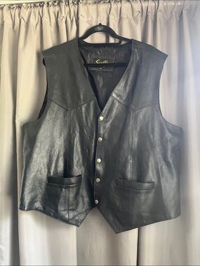 Black Leather Men's Vest with Snap Buttons